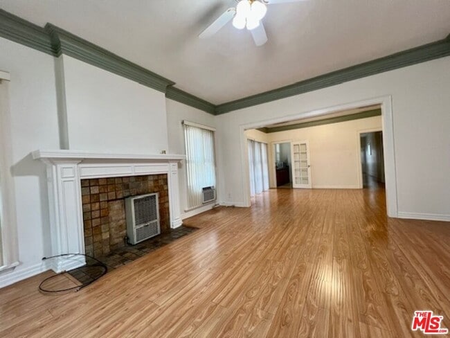 Building Photo - 860 S Berendo St