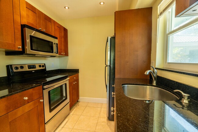 Building Photo - 1680 NE 34th Ln