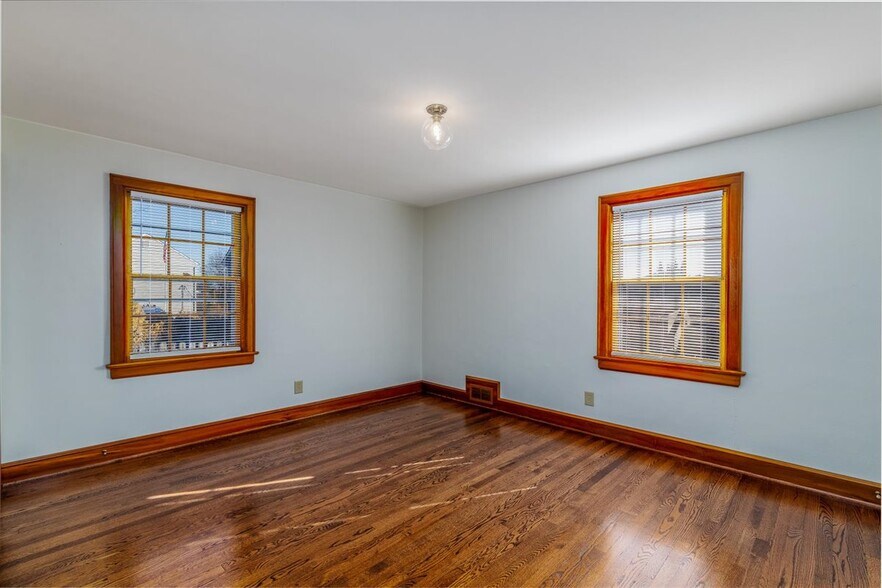 Building Photo - 2510 Tillett Rd SW