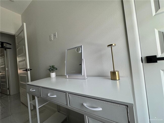 Building Photo - 27 South Dr