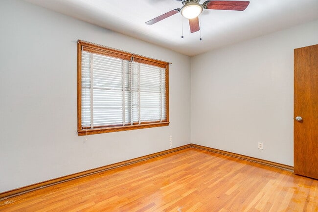 Building Photo - Historic 2 bed, 1 bath Apartment in Covete...