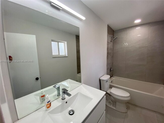 Building Photo - 1933 SW 17th Ct