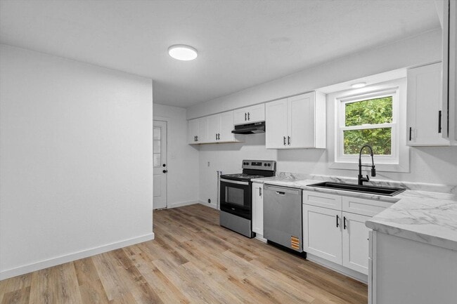 Building Photo - New remodeled