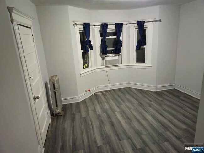 Building Photo - 467 Park Ave