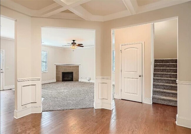 Building Photo - 710 Collingsworth Ln NE
