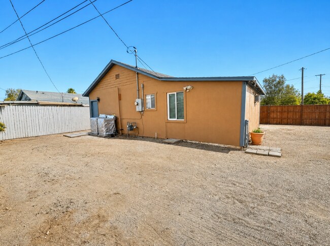 Building Photo - 240 1/2 E Beech Ave