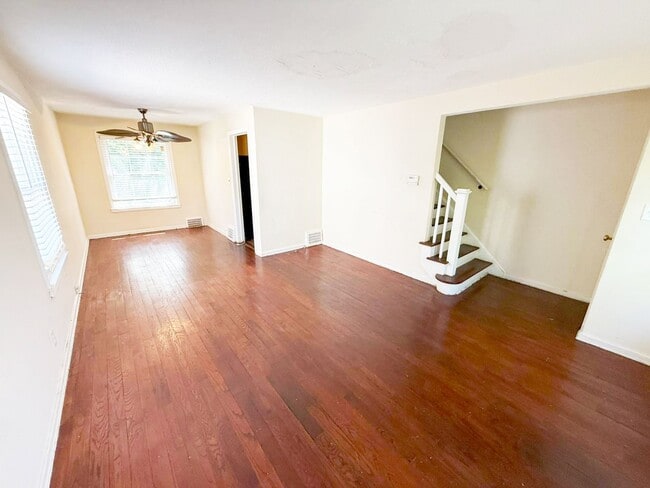 Building Photo - 2 BED 1 BATH BEAUTIFUL SINGLE FAMILY HOME