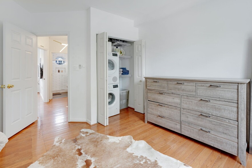 Building Photo - 520 Lamont St NW