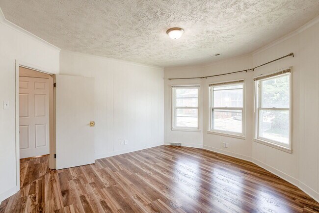 Building Photo - Blackstone Duplex