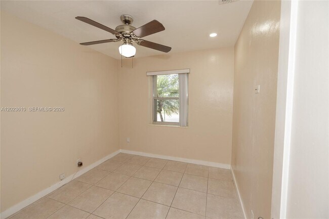 Building Photo - 540 SW 60th Ave