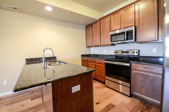 Building Photo - 3836 Manhattan Ave