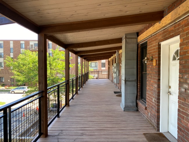 Building Photo - 2207 1/2 Central Ave NE