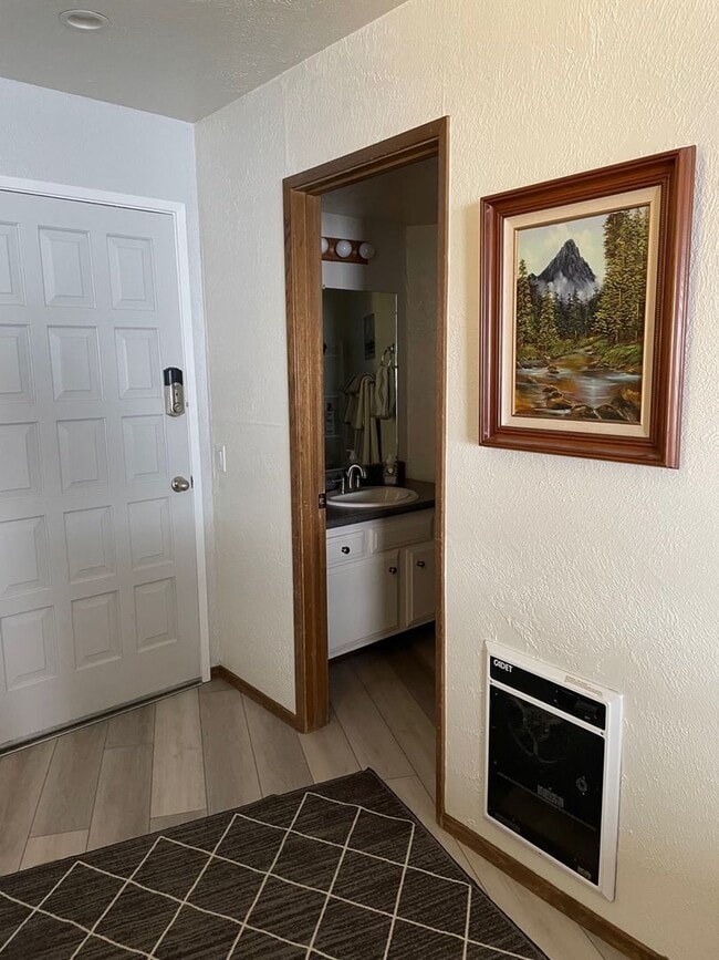Building Photo - Fully Furnished 2 Bedroom Condo with Loft and 2 Bathrooms