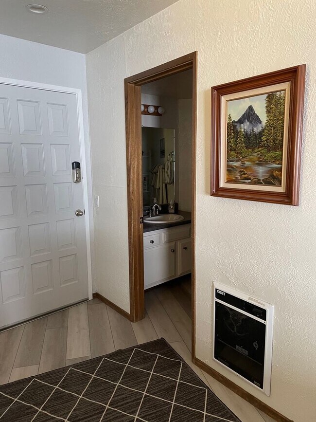 Building Photo - Seasonal Rental (May-July): Fully Furnished 2 Bedroom Condo with Loft and 2 Bathrooms