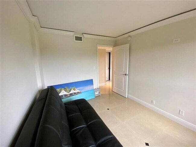 Building Photo - 3700 N Pine Island Rd