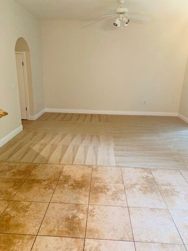 Building Photo - Gated Community of La Fortuna in Kissimmee