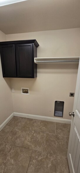 Building Photo - 9500 Sagebrush Ave