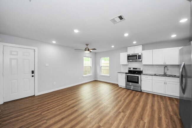 Building Photo - 6609 Bacher St