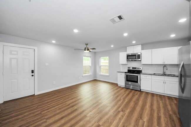Building Photo - 6617 Bacher St