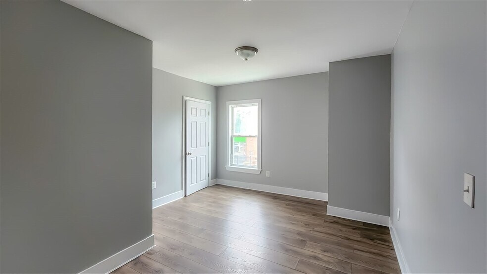 Building Photo - 2 Wall St