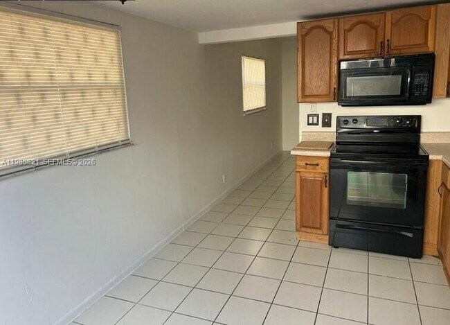 Building Photo - 321 SW 1st Ct