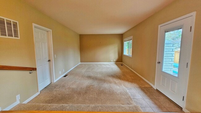 Building Photo - Beautiful 3 Bed 2 Bath Rambler in Beautiful Redmond
