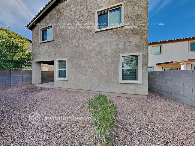 Building Photo - 1285 E Palomino Way