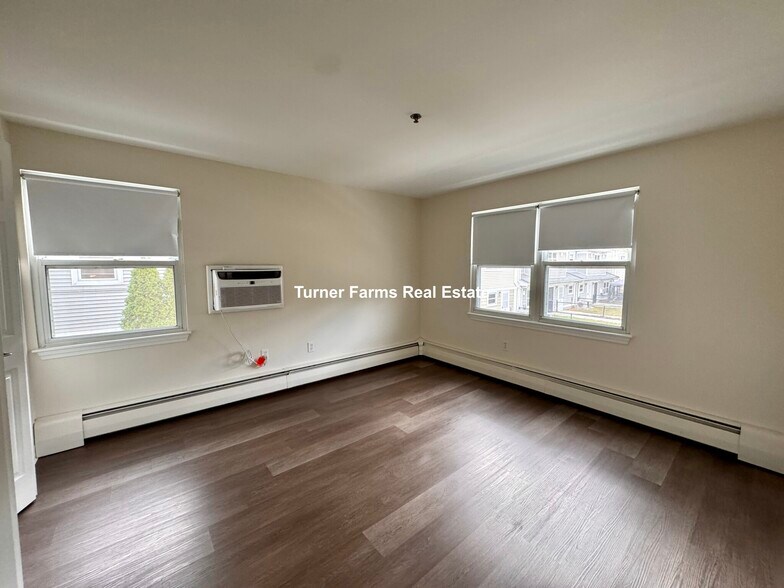 Building Photo - 2 Smith St