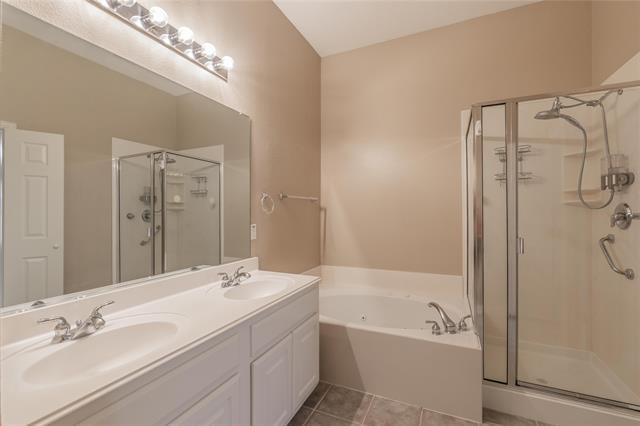 Building Photo - 7801 Quiet Waters Dr