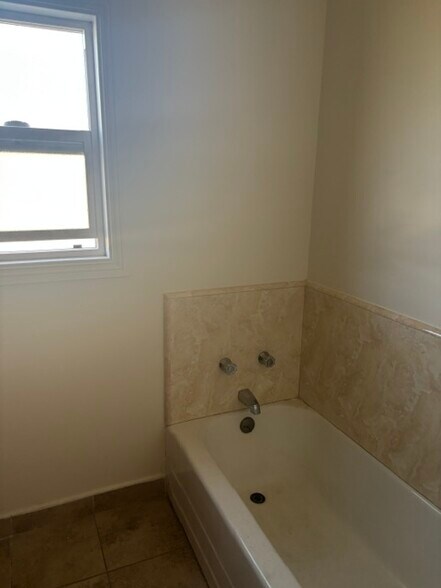 Building Photo - 1734 Ellincourt Dr