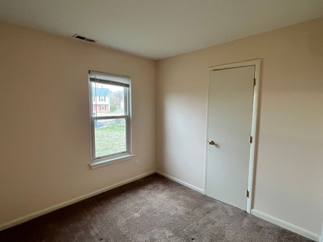 Building Photo - 2204 Merle St