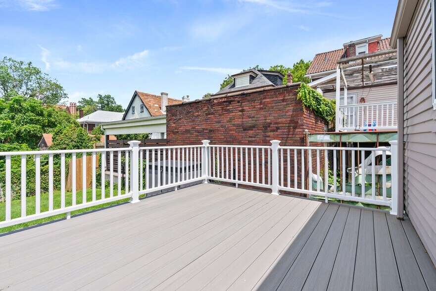 Building Photo - 6361 Waldron St