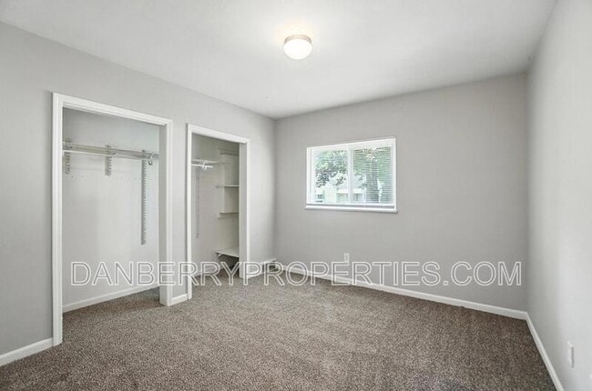 Building Photo - 822 Searles Rd