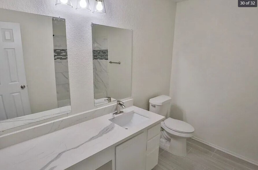 Building Photo - 7330 Twin Falls Dr