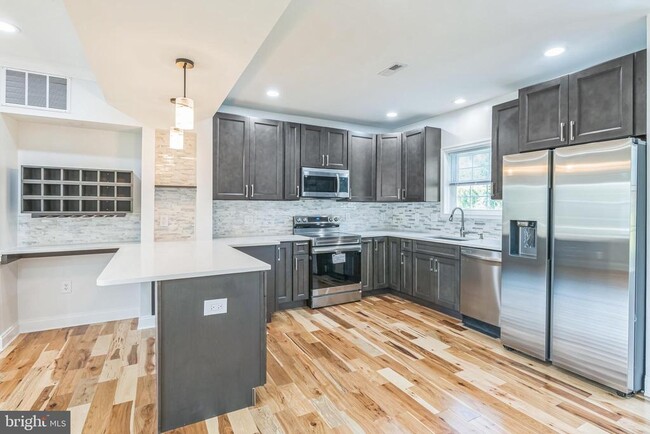 Building Photo - 400 Lake St