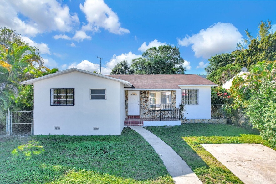 Building Photo - 135 NW 48th Ct