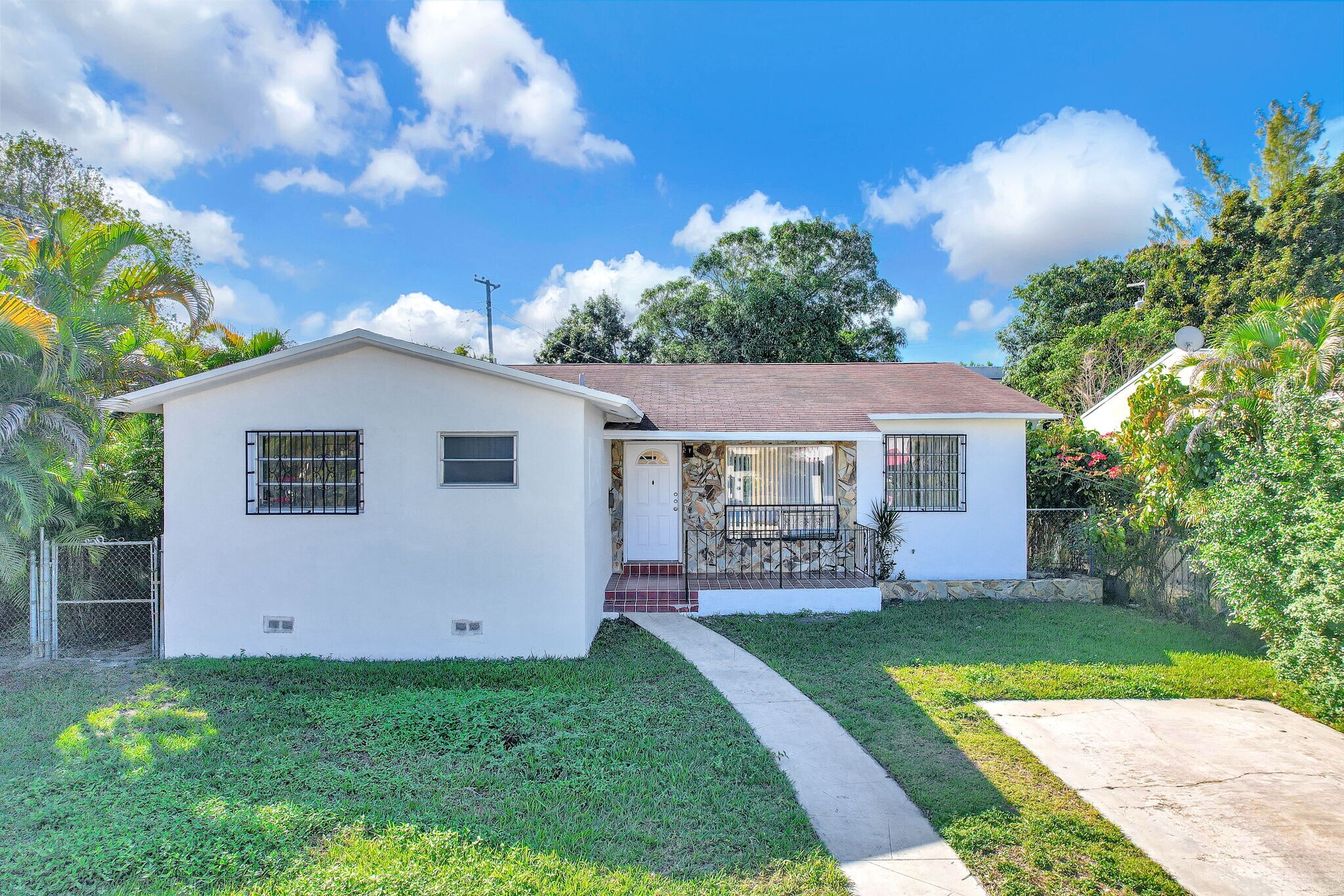 Building Photo - 135 NW 48th Ct