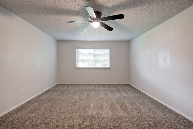 Building Photo - 1707 Ridgemont Cir