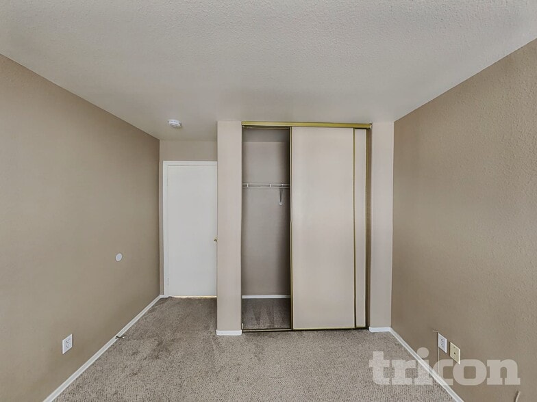 Building Photo - 2023 Betty Davis St