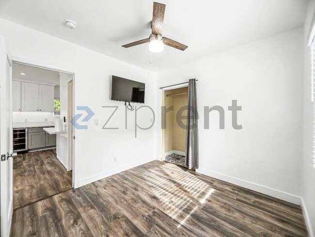 Building Photo - Unit