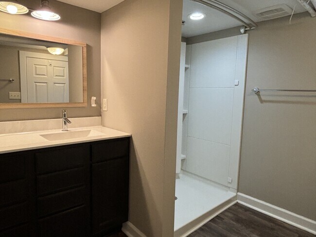Building Photo - 1024 Kessler