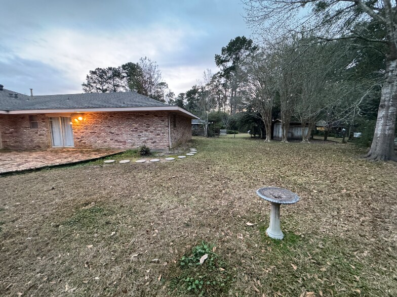 Building Photo - 114 Oak Dr