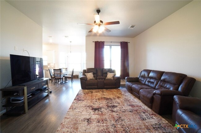 Building Photo - 708 Holstein Dr