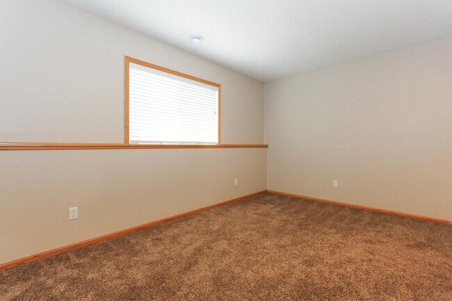 Building Photo - 8033 Stratford Cir S