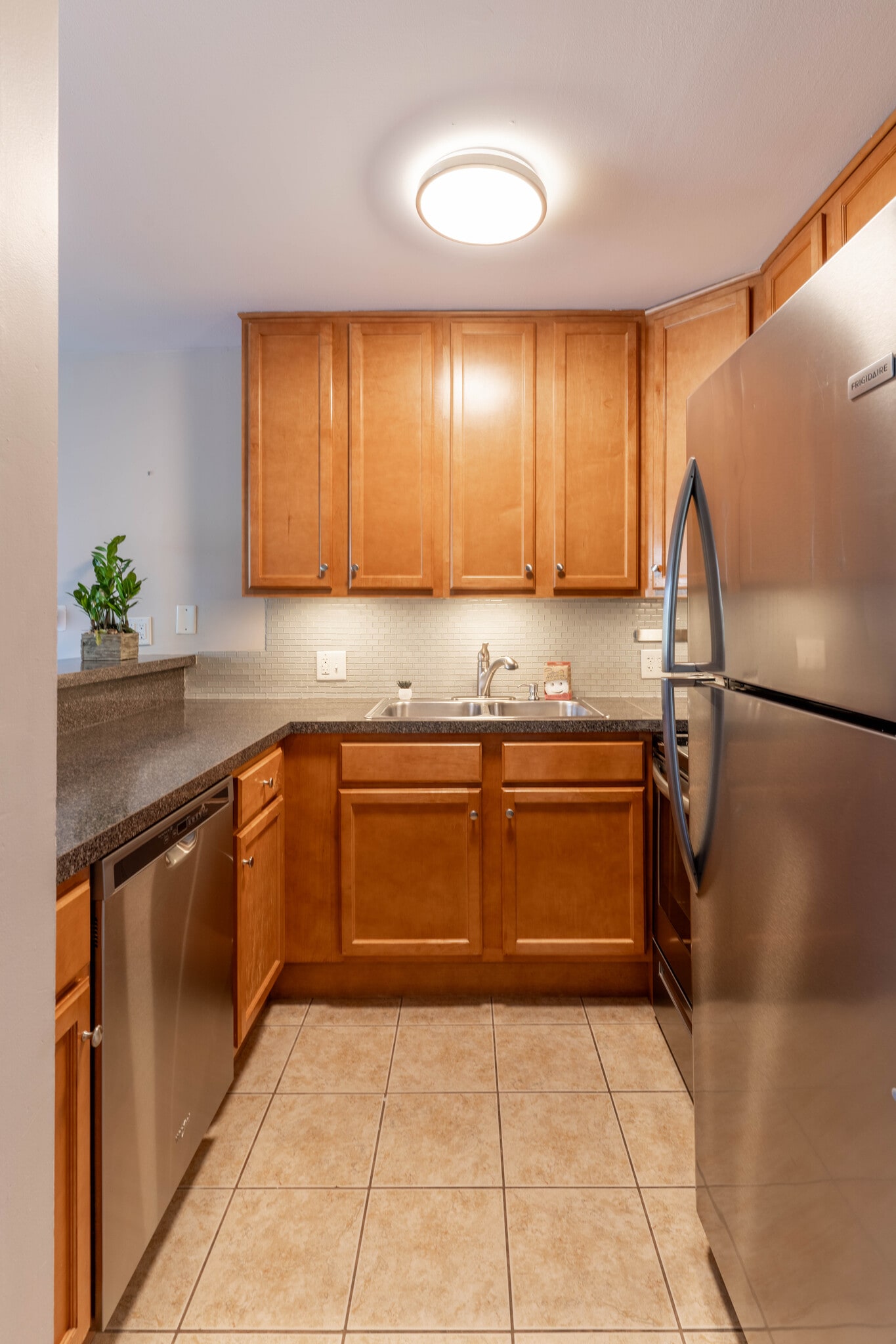 Building Photo - 5950 Oakwood Dr