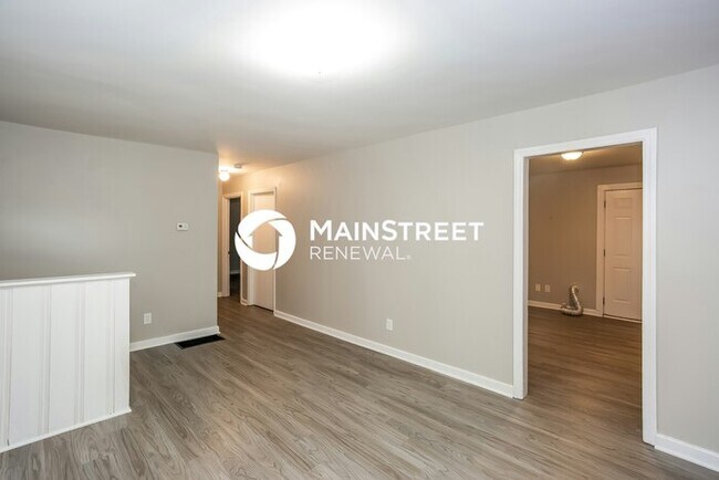 Building Photo - 3 Bedroom Pet-Friendly Home in Charlotte, NC with Main Street Renewal