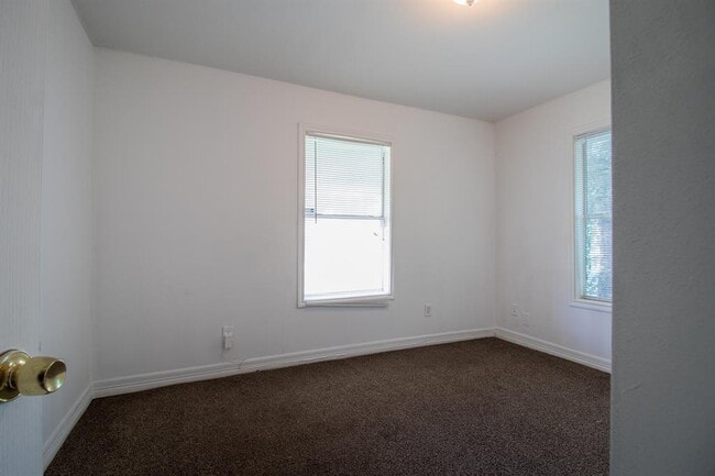 Building Photo - 4634 Clover St