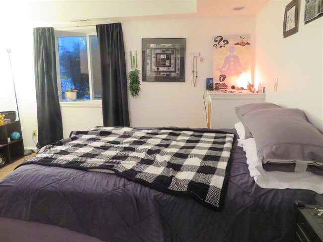 Building Photo - $2,570.95 with $500 Off the first month's rent, 3 Beds - 3 Baths, Townhouse in Lakewood with Cent...