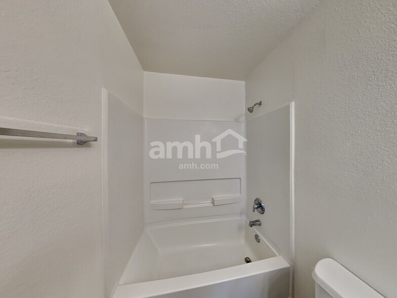 Building Photo - 21806 Grassy Hill Ln