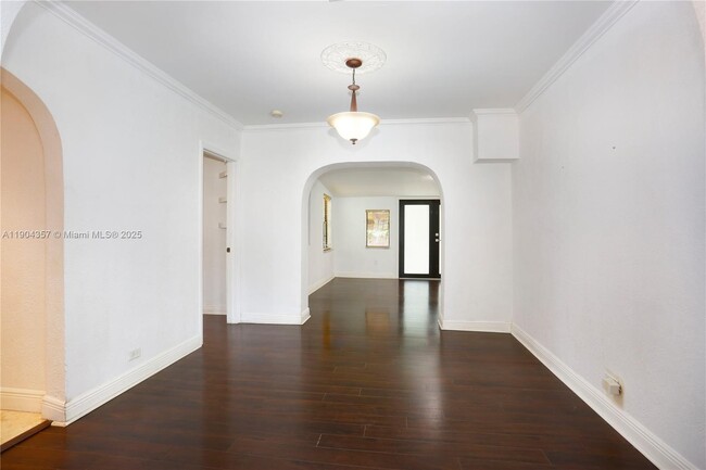 Building Photo - 1027 SW 22nd St